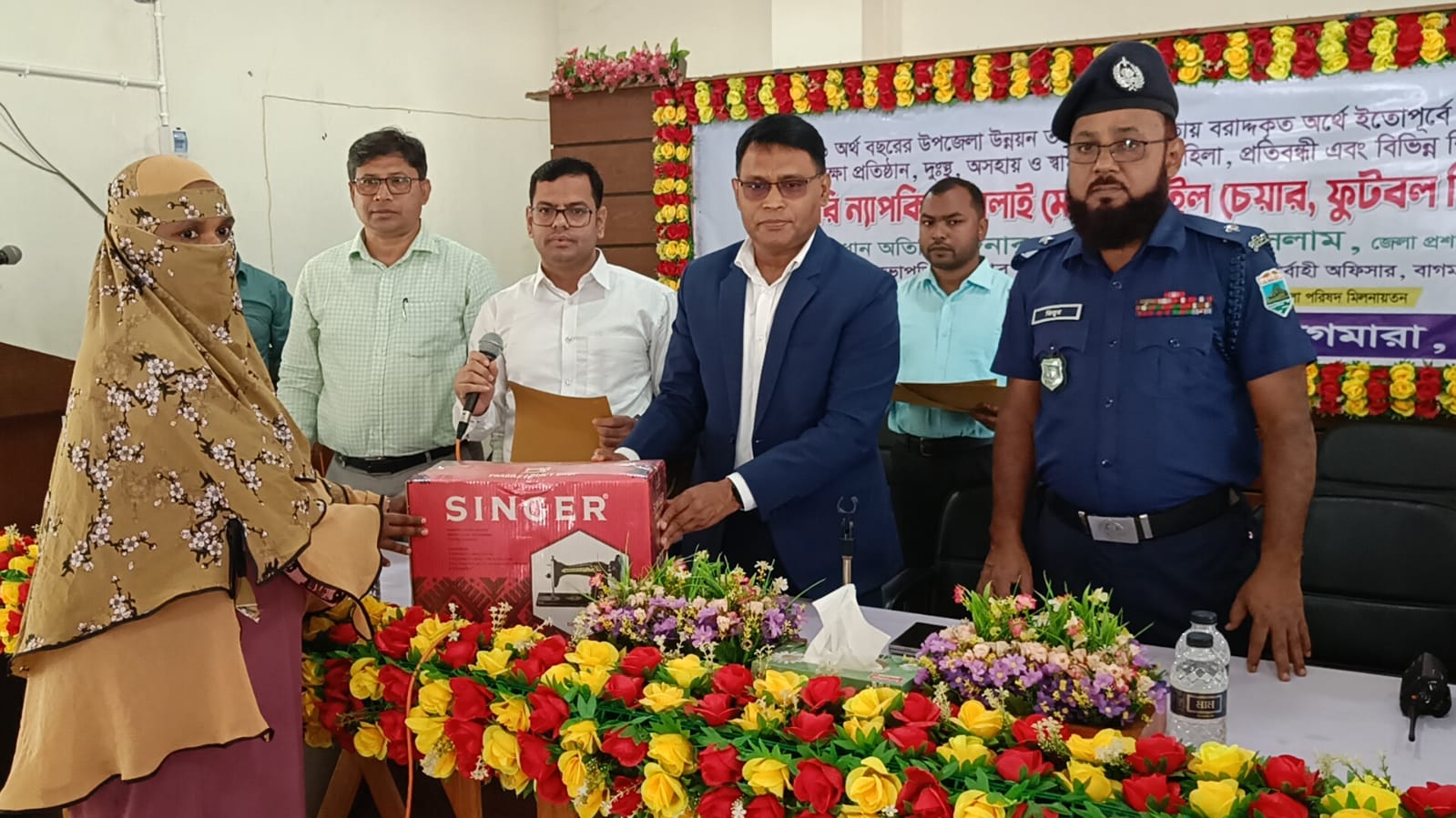 বাগমারায় শিক্ষা, স্বাস্থ্য ও সামাজিক সহায়তা সামগ্রী বিতরণ করলেন জেলা প্রশাসক কাজী শহিদুল ইসলাম